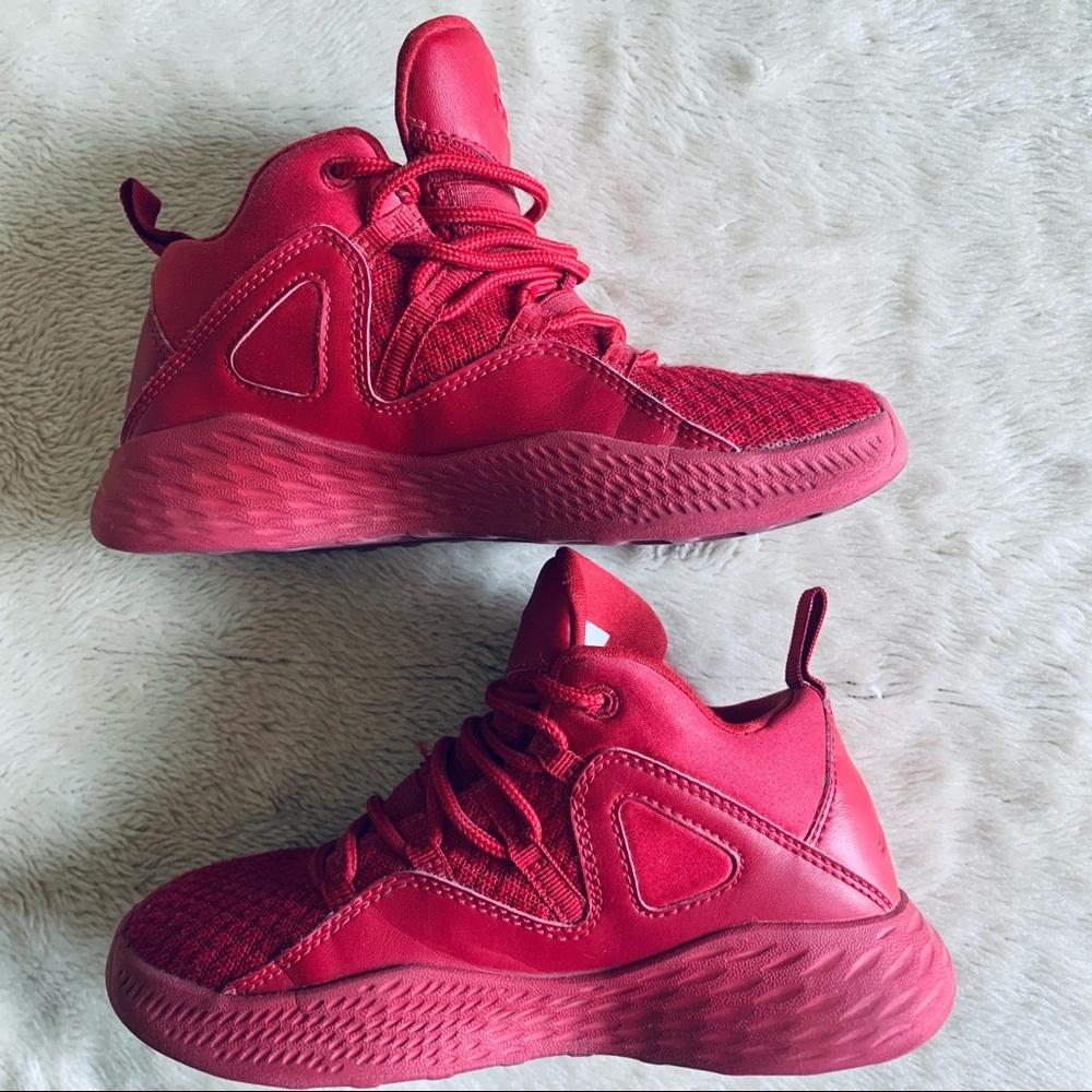 Jordan Formula 23 BP Kids Sneakers - Picture 2 of 5